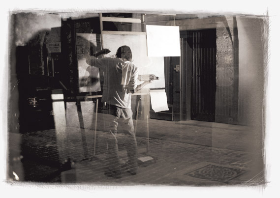 Michaël Zancan painting in his workshop Rue du Couvent - Photography by Claire Delmas